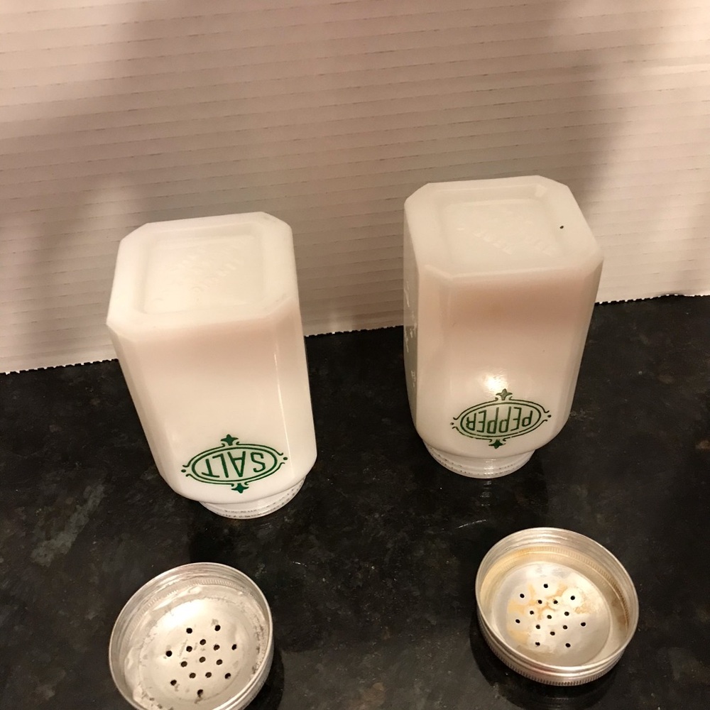 Vintage Chef Boy-ar-Dee Salt & Pepper Range Shakers - Picture 10 of 10